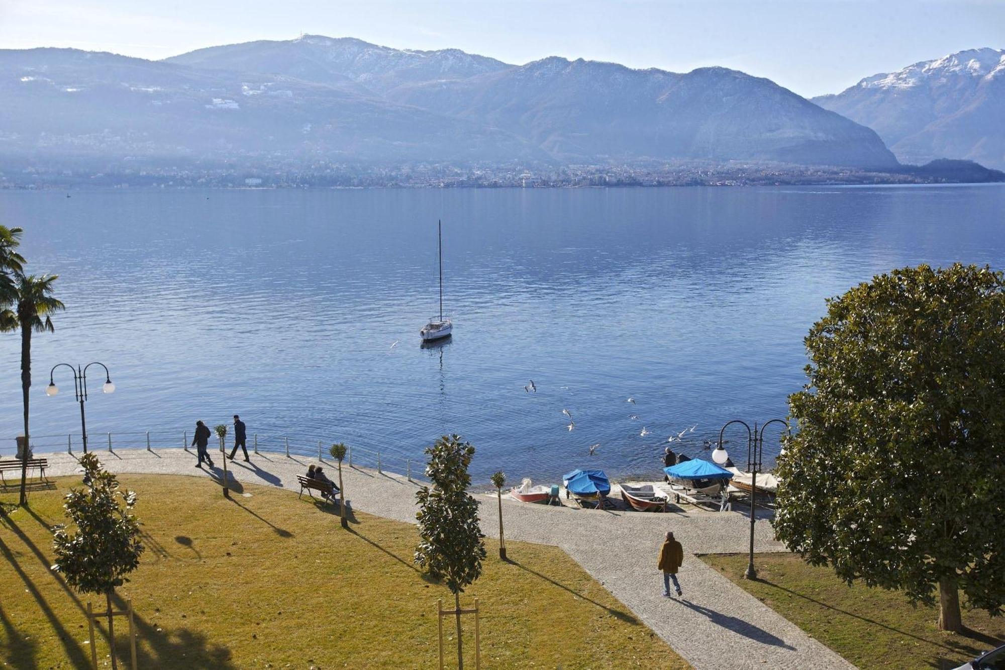 Appartamenti Vista Isola Verbania Exteriör bild