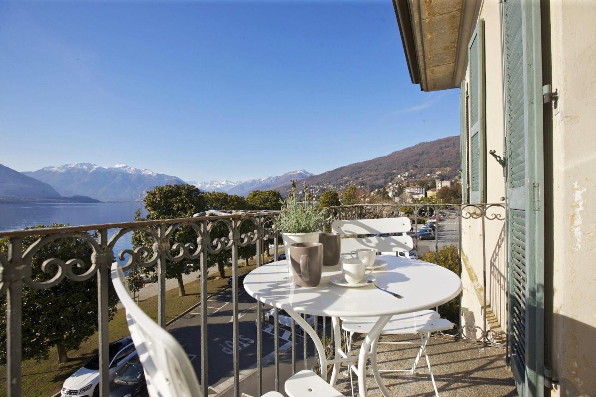 Appartamenti Vista Isola Verbania Exteriör bild